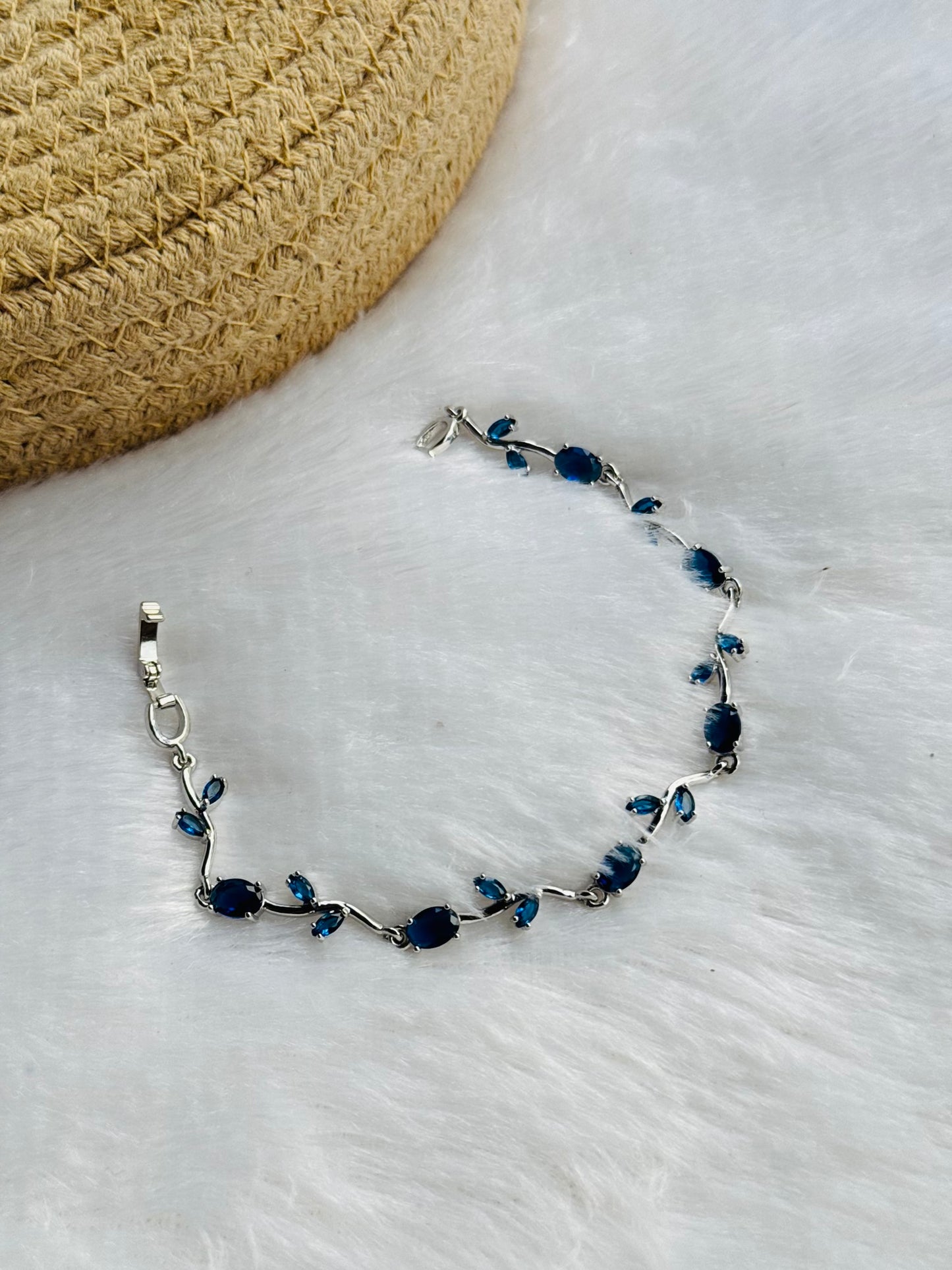 Tulip bracelet