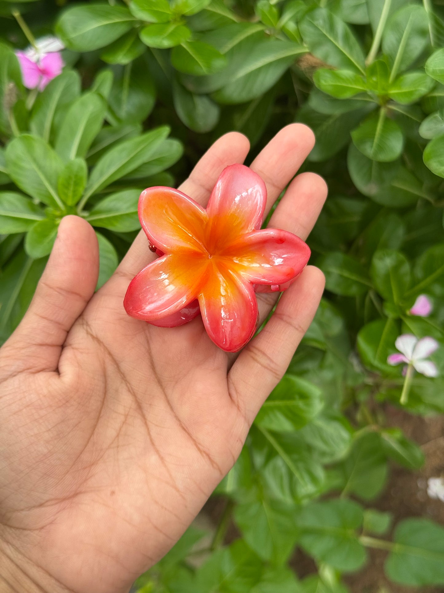 Glassy candy claw