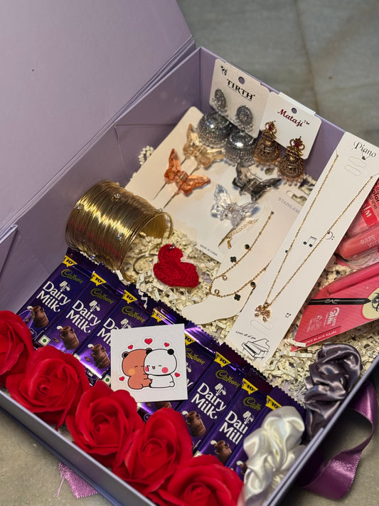 Premium valentine Hamper