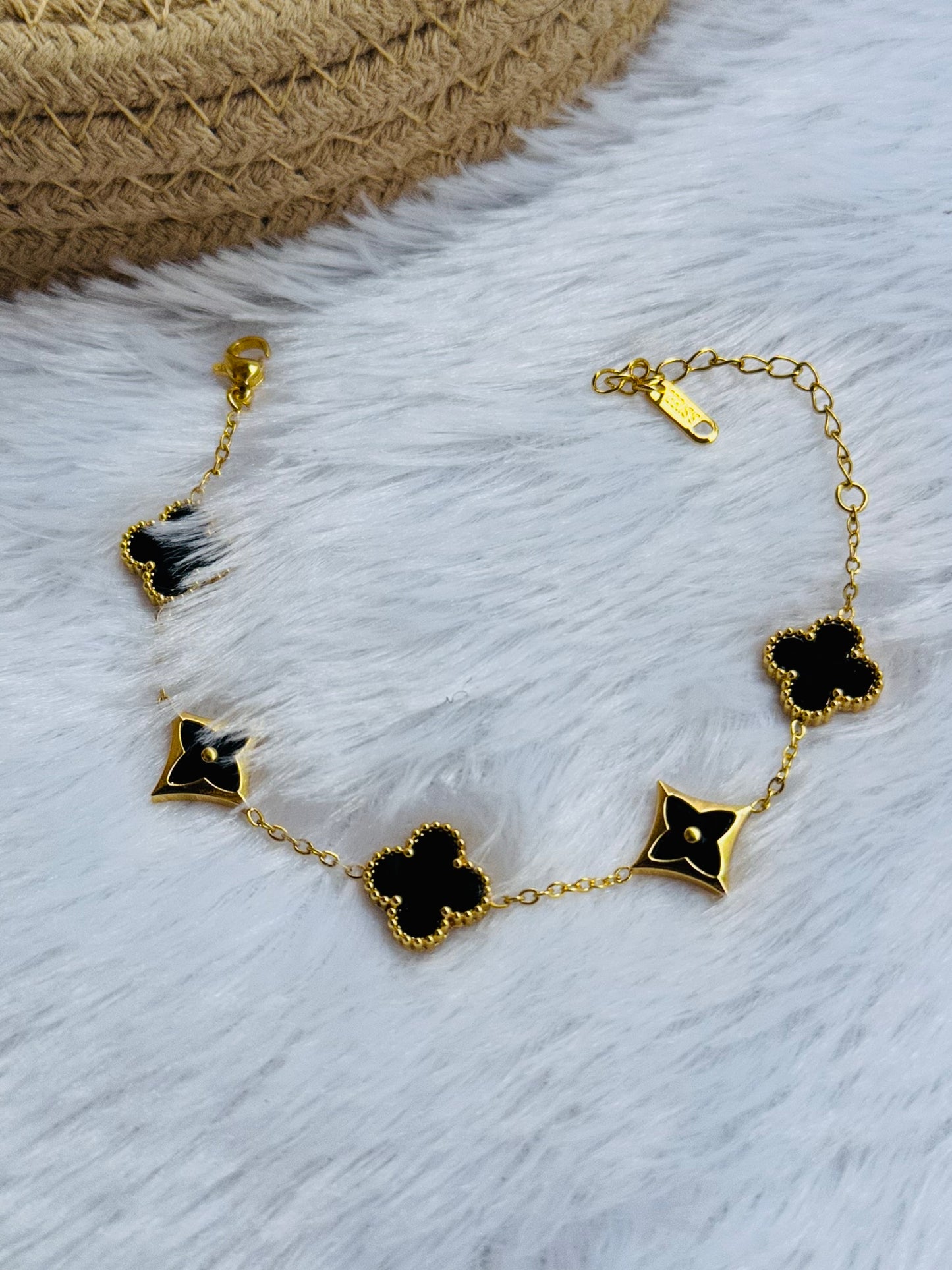 Clover bracelet
