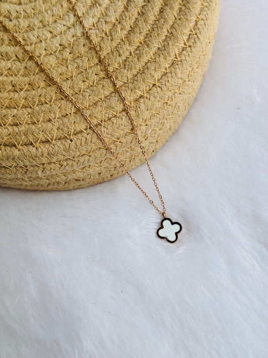 Minimal necklace